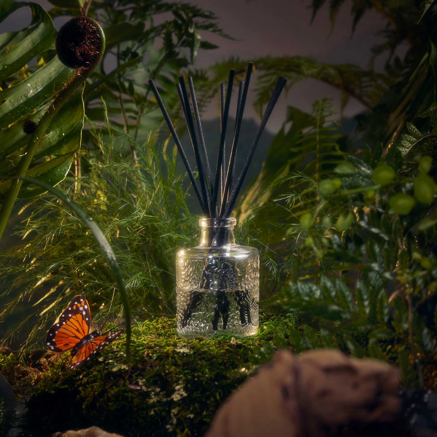 Voluspa Temple Moss - Reed Diffuser 4 Voluspa Temple Moss - Reed Diffuser - Image 2