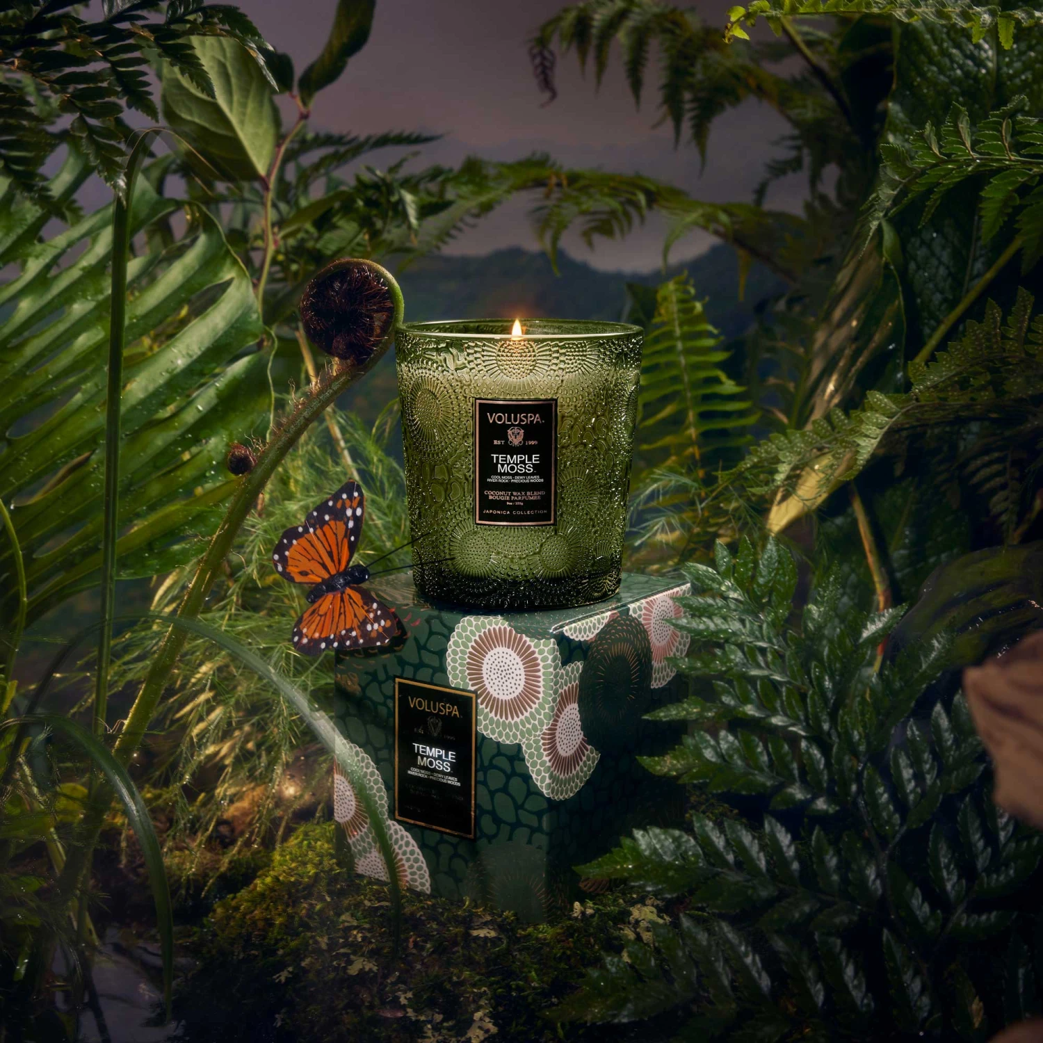 Voluspa Temple Moss - Classic Candle 6 Voluspa Temple Moss - Classic Candle - Image 4