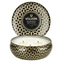 Voluspa Burning Woods - 3 Wick Tin Candle 11 Voluspa Burning Woods - 3 Wick Tin Candle -Voluspa FA21 PRopt 8227 001