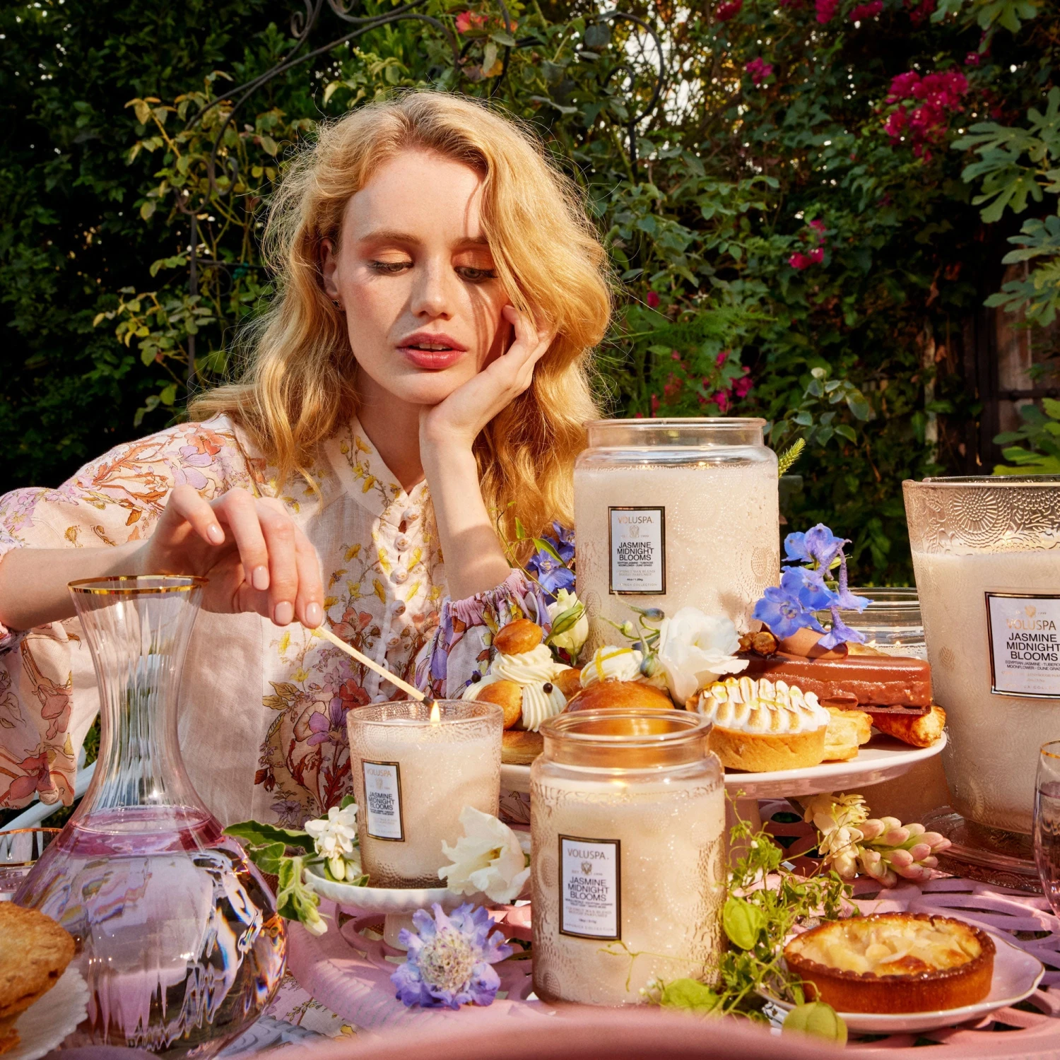 Voluspa Jasmine Midnight Blooms - Luxe Jar Candle 4 Voluspa Jasmine Midnight Blooms - Luxe Jar Candle - Image 2