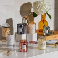 Voluspa Makassar Ebony & Peach - Small Jar Candle 9 Voluspa Makassar Ebony & Peach - Small Jar Candle -Voluspa SP22 LF Vermeil Small Jars ALL WEB 5f941474 157a 49d8 ac67 24053d60708a