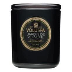 Voluspa Jardin De Verveine - Classic Candle 12 Voluspa Jardin De Verveine - Classic Candle -Voluspa SS23 PRopt 8208 2 WEB